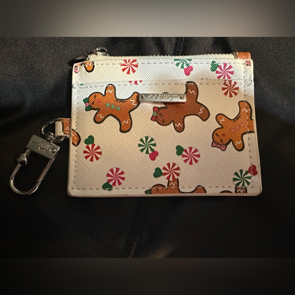 NWOT Betsey Johnson White Gingerbread & Peppermint Card Holder Keychain